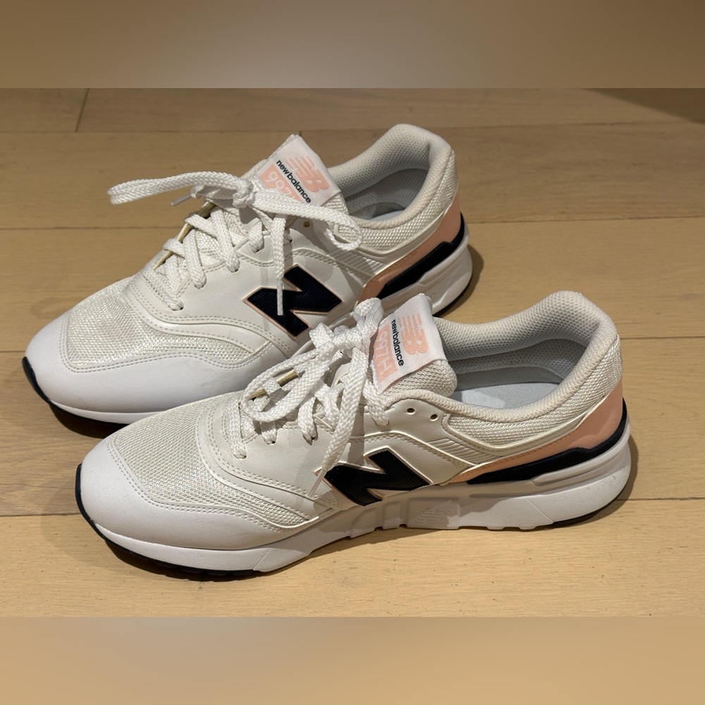 New Balance White and Pink Sneakers